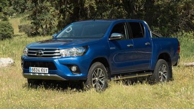 kopen BBK Voor Toyota Hilux 6 zuiger kaliber met 355 * 32mm rotor grote rem kit met vier remkussens online vervaardiging