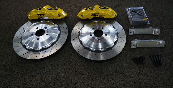 kopen Ford Explore Upgrade BBK Big Brake Kit 6 zuigers voor de voorkant en 4 zuigers voor de achterkant online vervaardiging